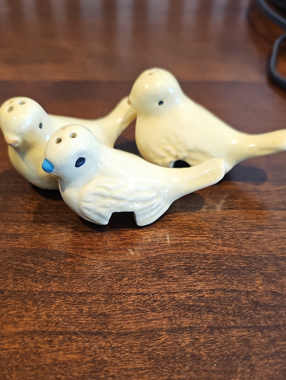 Source Unknown Pale Yellow Ceramic Bird Salt and Pepper Shakers Set